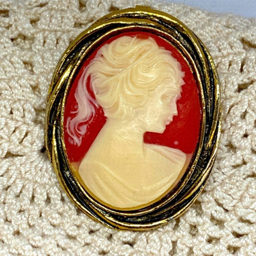 𝅺VINTAGE cameo brooch pendant gold tone